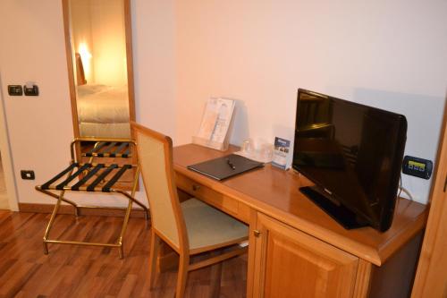 Tricolore Hotel - image 8