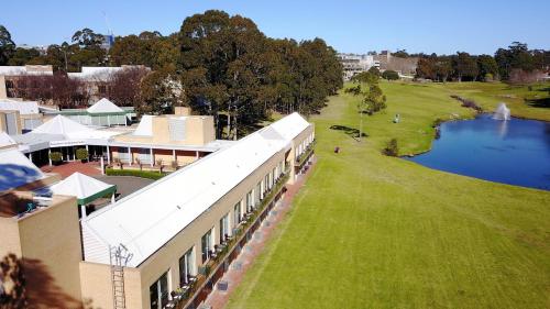 Lakeside Hotel and Conference Centre - image 12