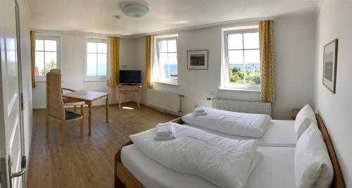 B&B Vitte - Pension "Strandhotel" - Bed and Breakfast Vitte