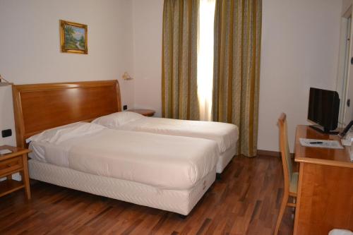 Tricolore Hotel - image 6