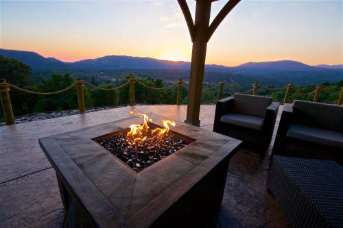 Vista, Mountain View Playhouse Near Yosemite & Bass Lake in Ahwahnee (CA)