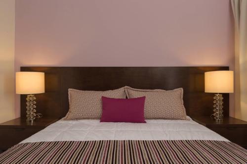 Decanter Hotel - main image