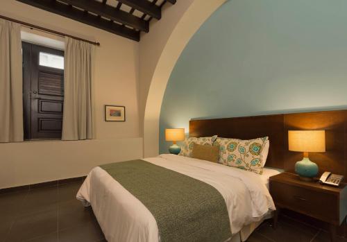Decanter Hotel - image 13