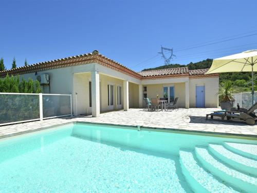 Luxurious Villa in Oupia with Private Swimming Pool gîte à louer Aigne