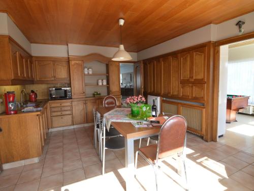 Spacious holiday home in Ruiselede with a garden