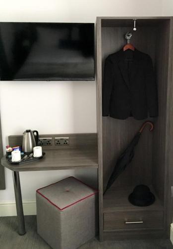 room detail thumbnail 2