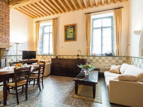  Cozy Holiday Home in Macon with Barbecue in 6591 Momignies