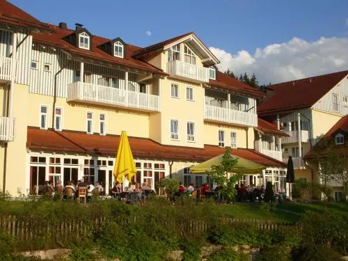 Hotel Ahornhof, privates 27 qm großes Doppelzimmer mit Balkon in Südlage in Lindberg, Deutschland