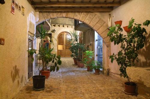 ทางเข้า, Antico Borgo in เอริเช