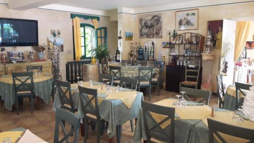餐饮, 勒斯香气酒店 (Auberge les Aromes) in 格拉斯