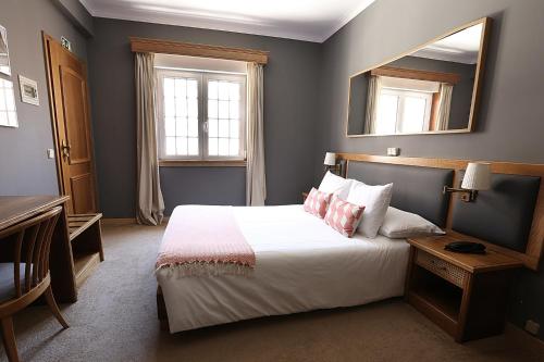 Standard Double Room image 5