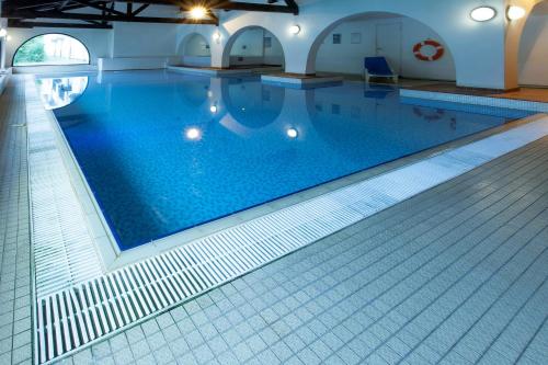 Swimming pool, Europa Gatwick Hotel in Gatwick Airport