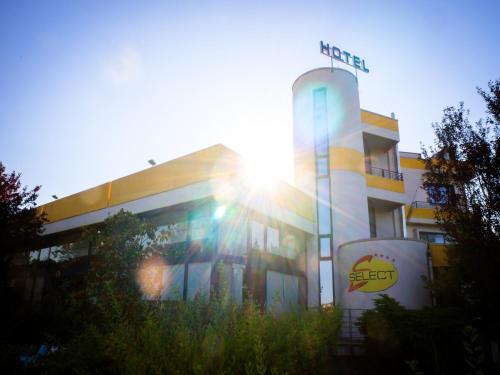 Hotel Select - image 11