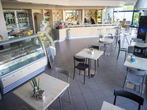 Hotel Select - image 9