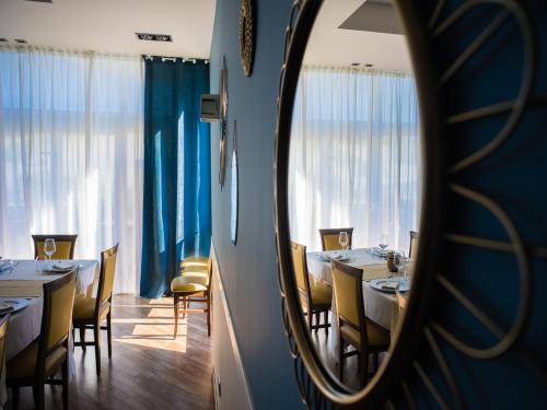 Hotel Select - image 4