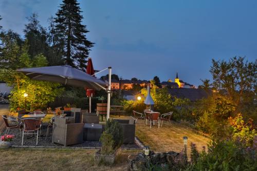 Сад, Hotel Saint Fiacre in Буршид