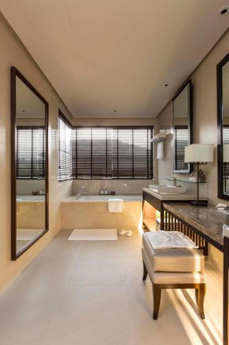 Bathroom, Anya Resort in Tagaytay