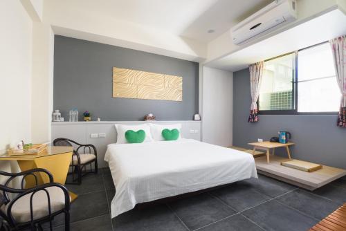 1 queen bed