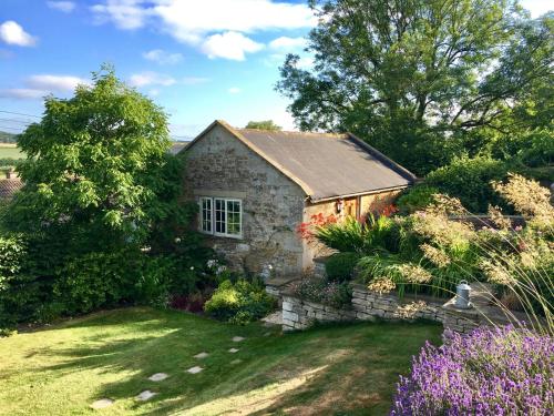 A szálláshely kívülről, The Hayloft by Black Door Stays in Midford