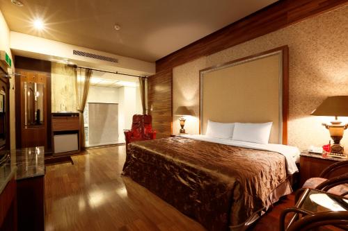 Treasure Island Motel - Fengshan in Fongshan District