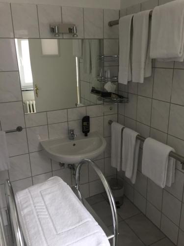 Bathroom, Hotel Stadt Mainz in Schwabenheim