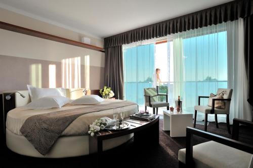 Book the Suite Suite