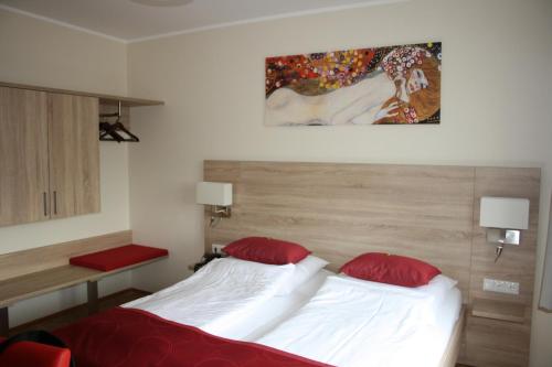 Hotel Schwarzer Adler - image 4