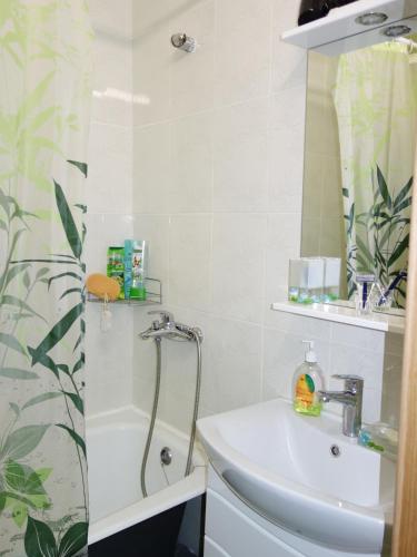 Apartment on Nikolskaya - image 11
