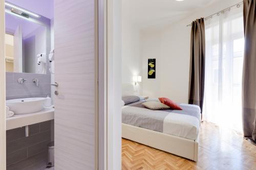 Dolce Luxury Rooms - image 4