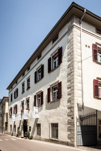  Haus Noldin - historische Herberge - dimora storica, Pension in Salurn bei Piscine di Sover