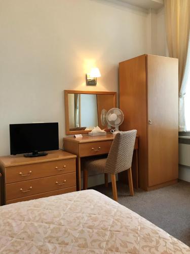 1 twin bed