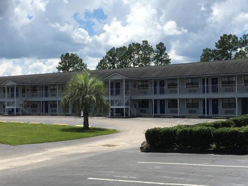 Days Inn by Wyndham Madison - main image