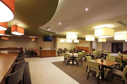 餐廳, MARINN PLACE Financial District in 奧巴里歐