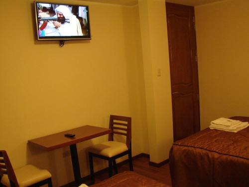 Twin Room image 3