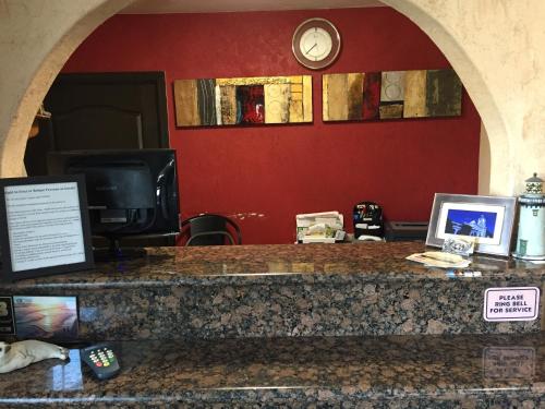Harbor Inn & Suites Oceanside - main image