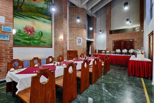 Restaurant, Indo Hokke Hotel in Rajgir