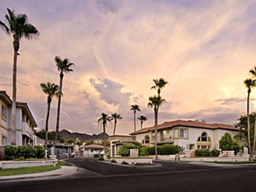 Entrance, Resort Community: Three Heated 24/7/365 Pools; ½ mile walk to N. Mtn. Preserve! near Different Pointe of View at Pointe Hilton Tapatio Cliffs Resort