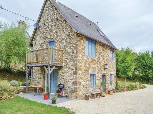 Holiday Home Cauesmes Vaucé with Fireplace IV gîte à louer Saint-Fraimbault