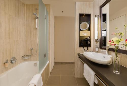 room detail thumbnail 2