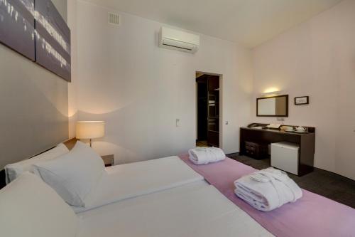 Mary Hotel - image 4