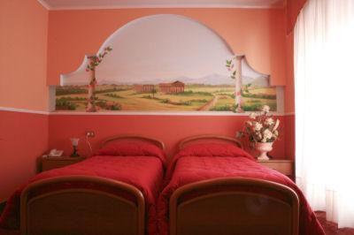 2 twin beds