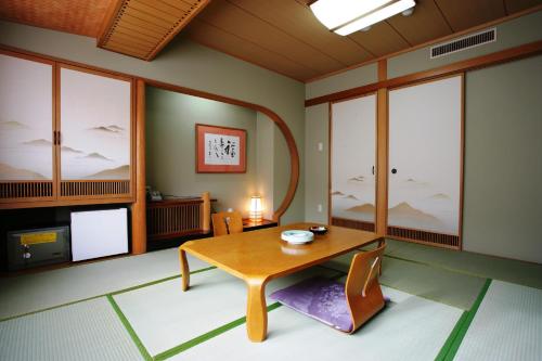 Japanese-Style Room - Smoking