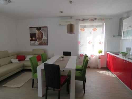 Apartments Villa Urbajs - image 3