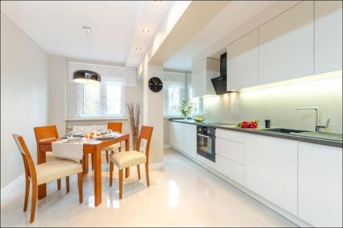Chmielna Warsaw Cental Station P&O Serviced Apartments - image 4