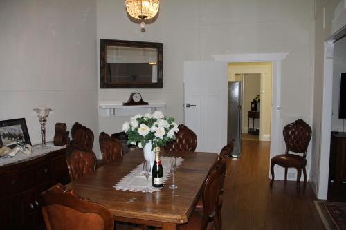 Mentor Chambers Apartment Bed & Breakfast in West Wyalong