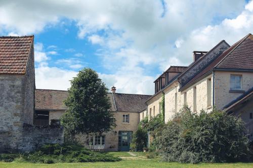 Зовнішній вигляд готелю, La petite Ferme in Брей-е-Лю