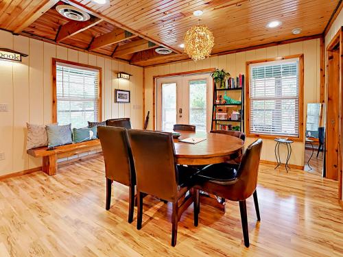 10202 Wommack Rd Home - main image