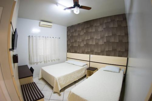 1 double bed, 2 twin beds