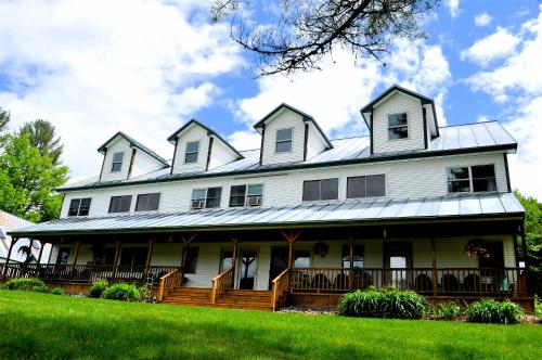 Inn by the River - Accommodation - The Forks