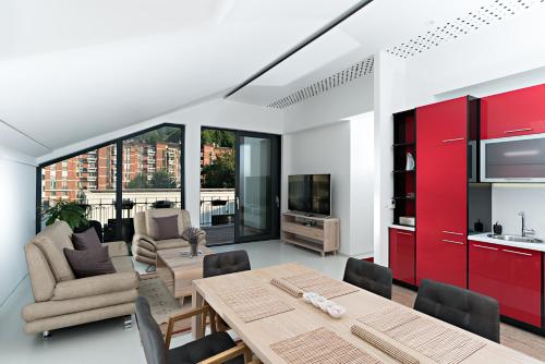 Deluxe Apartment